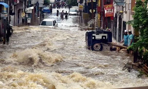 ഭയപ്പെടുത്തുന്ന ദൃശ്യങ്ങൾ; ഹൈദരബാദില്‍ ശക്തമായ മഴ, ചിലയിടത്ത് വെള്ളപ്പൊക്കം