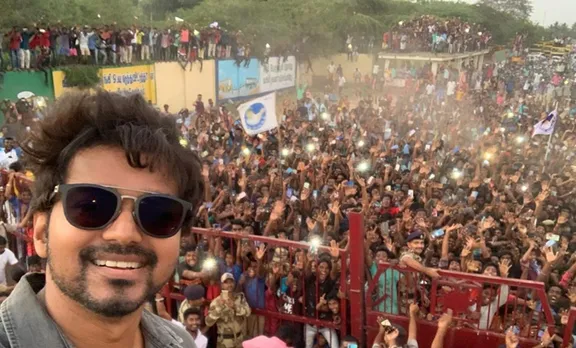 vijay, വിജയ്, master, മാസ്റ്റർ, Vijay selfie, വിജയ് സെൽഫി, master selfie, മാസ്റ്റർ സെൽഫി,vijay twitter, vijay tweet, vijay master, vijay news, vijay update, iemalayalam, ഐഇ മലയാളം