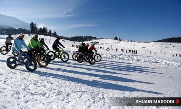 മഞ്ഞണിഞ്ഞ് ഗുൽമാർഗ്; ചിത്രങ്ങൾ