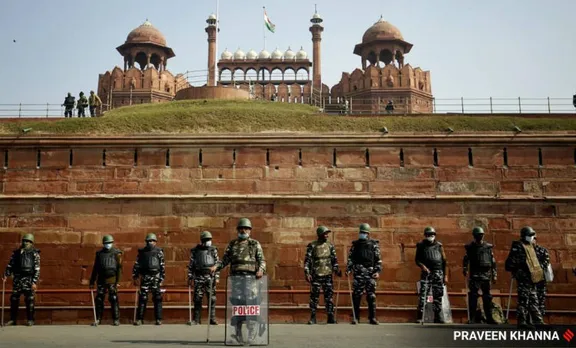 Shashi Tharoor, Farmers protests, Farmers, Mrinal Pandey, Zafar Agha, Rajdeep Sardesai, Farm laws, Republic day violence, FIR against shashi Tharoor, India news, Indian Express, കർഷക സമരം, രാജ്ദീപ് സർദേശായ്, ശശി തരൂർ, എഡിറ്റേഴ്സ് ഗിൽഡ്, ie malayalam