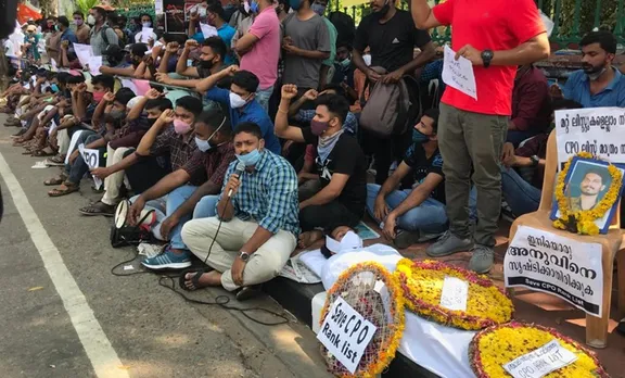 Suicide Attempt by PSC Rank Holders Protest Near secretariat, Suicide Attempt, PSC Rank Holders, PSC Rank Holders Protest, PSC Rank Holders Protest Near secretariat, ആത്മഹത്യാ ശ്രമം, പിഎസ്‌സി, ഉദ്യോഗാർത്ഥികൾ, ie malayalam
