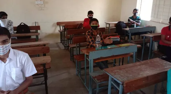 സിബിഎസ്ഇ പന്ത്രണ്ടാം ക്ലാസ് പരീക്ഷകൾ മാറ്റി, പത്താം ക്ലാസ് പരീക്ഷകൾ റദ്ദാക്കി