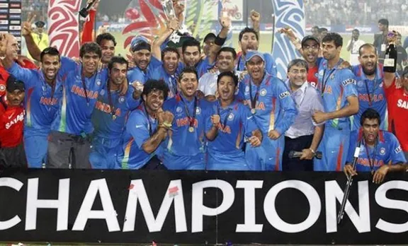 India 2011 World Cup victory, India 2011 world cup, india vs sri lanka final, india vs sri lanka world cup final video, MS Dhoni, MS dhoni World cup finish, ms dhoni last ball six in wc final, ten years of Indias world cup victor, yuvraj singh, indian express malayalam, ie malayalam