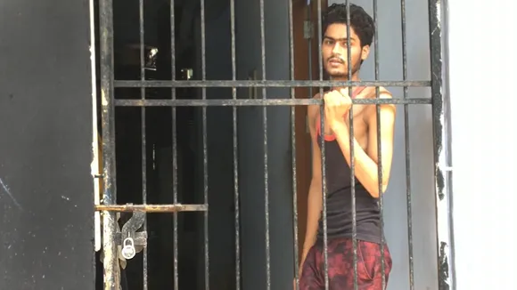 Panchayat files police case against reporter, Covid and Non Covid Migrant Workers Locked in Same Building, Kozhikode News, Perambra News, Kozhikode, Perambra, Parakkadav, Parakkavu, Local News, അതിഥി തൊഴിലാളി, covid, കോവിഡ്, കോഴിക്കോട്, പേരാമ്പ്ര, പാറക്കടവ്, മാധ്യമപ്രവർത്തകൻ, മാധ്യമപ്രവർത്തകനെതിരേ കേസ്, കോഴിക്കോട്, പേരാമ്പ്ര, Malayalam news, news in malayalam, news malayalam, ie malayalam