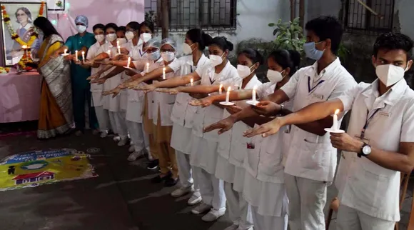 മഹാമാരിക്കാലത്തെ പോരാളികൾ; നഴ്സസ് ദിനത്തിൽ മാലാഖമാർക്ക് ലോകത്തിന്റെ ആദരം