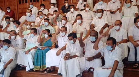 ഡോളർ കടത്ത് കേസ്: അടിയന്തരപ്രമേയ നോട്ടീസ് തള്ളി;  പ്രതീകാത്മക സഭ നടത്തി പ്രതിപക്ഷം