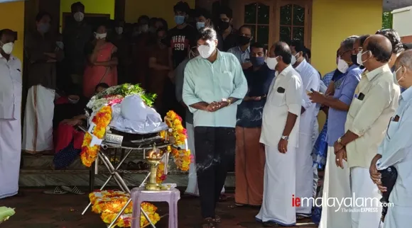 മാനസയുടേയും രഖിലിന്റേയും മൃതദേഹങ്ങള്‍ സംസ്കരിച്ചു