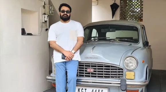 പഴയ അംബാസിഡർ കാറിന്റെ ചിത്രവുമായി മോഹൻലാൽ; ഏറ്റെടുത്ത് ആരാധകർ