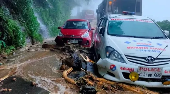 Kerala Rain, kerala rain updates, idukki, idukki rain, idukki rain updates, idukki heavy rain, kottayam rain updates, കാലാവസ്ഥ മുന്നറിയിപ്പ്, Heavy Rain, ശക്തമായ മഴയ്ക്ക് സാധ്യത, red alert, Yellow Alert, യെല്ലോ അലര്‍ട്ട്, Yellow Alert in two districts, Pathanamthitta, Idukki, Latest Malayalam News, indian express malayalam, IE Malayalam, ഐഇ മലയാളം