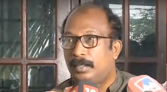 മോഫിയയുടെ മരണം:  സിഐക്ക് സസ്‌പെൻഷന്‍; പ്രതികള്‍ക്കെതിരെ നരഹത്യയ്ക്ക് കേസെടുക്കണമെന്ന് പിതാവ്