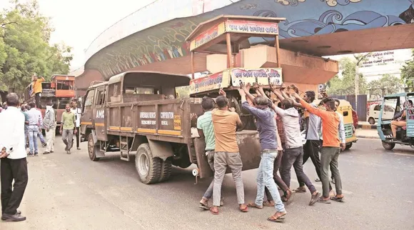 gujarat non veg food cart ban, gujarat HC judge non veg food, Justice Biren Vaishnav, ahmedabad civic body non-veg food, ahmedabad news, gujarat high court, latest news, news in malayalam, malayalam news, indian express malayalam, ie malayalam
