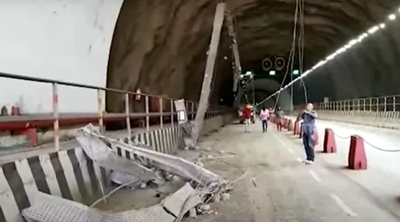 Kuthiran tunnel, lights and camers inside Kuthiran tunnel smashed by truck, first Kuthiran tunnel lights and camers smashed, Kuthiran Tunnel truck accident, കുതിരാൻ തുരങ്കം, malayalam news, latest malayalm news, kerala news, latest kerala news, news in malayalam, malayalam latest news, latest news in malayalam, palakkad news, threissur news, thrissur, palakkad, പാലക്കാട്, തൃശൂർ, indian express malayalam, ie malayalam