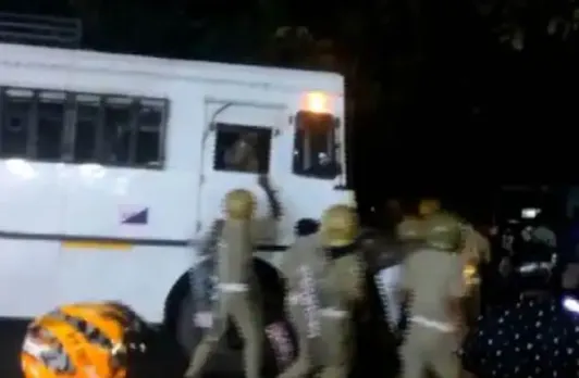 വിഴിഞ്ഞത്ത് സമരക്കാരും പൊലീസും തമ്മില്‍ ഏറ്റുമുട്ടൽ; പൊലീസുകാര്‍ക്ക് പരുക്ക്
