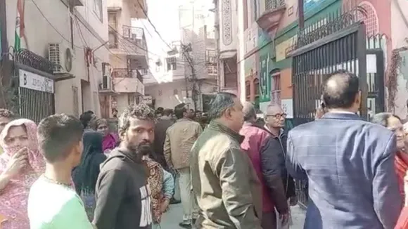 Delhi school girl pushed, teacher pushes off girl, delhi school teacher pushes girl, delhi school teacher pushes girl arrest
