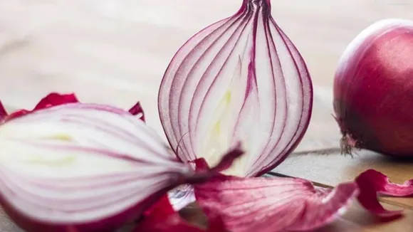 onion| uses of onion juice| how to use onion juice|