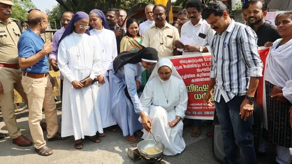 protest, kochi, ie malayalam