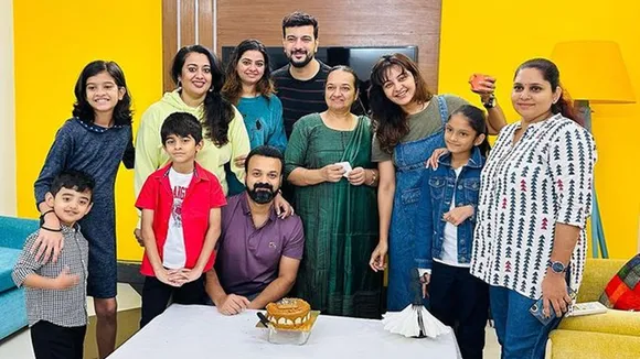 Kunchacko Boban, Kunchacko Boban mother, Kunchacko Boban's mother birthday Celebration photos, Kunchacko Boban Manju Warrier, Ramesh Pisharody