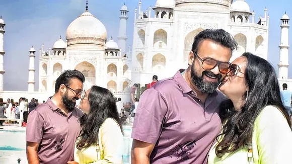 Kunchacko boban, Priya kunchacko, Kunchacko boban wedding anniversary, Kunchacko boban Taj mahal