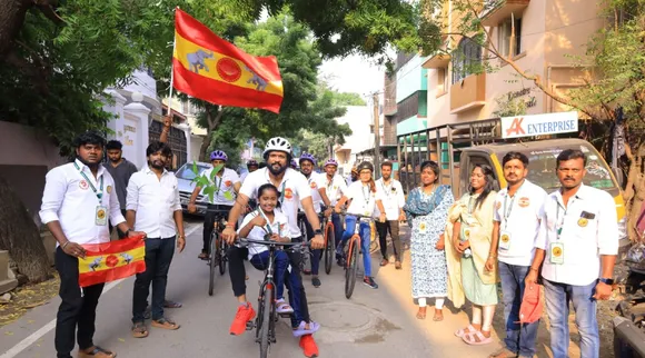 Actor Soundararaja cycle journey to Tamilaga Vetri Kazhagam first state level conference Vijay Tamil News 