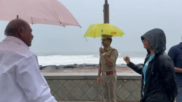 Puducherry CM N Rangaswamy visit and inspect safety measures for Rogue waves in bay of Bengal  Tamil News 
