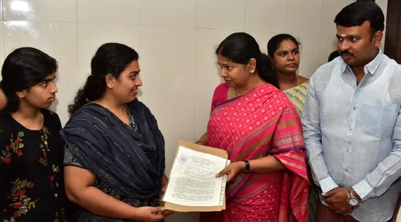 Tiruchendur temple elephant attack DMK Kanimozhi MP hand over govt job appointment order to caretakers wife Tamil News  