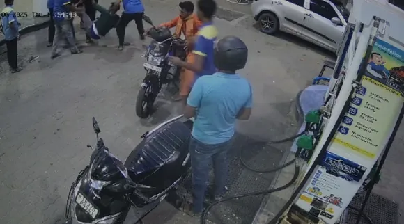 coimbatore petrol bunk employee attacked cctv video Tamil News
