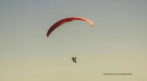 Maharashtra student paragliding