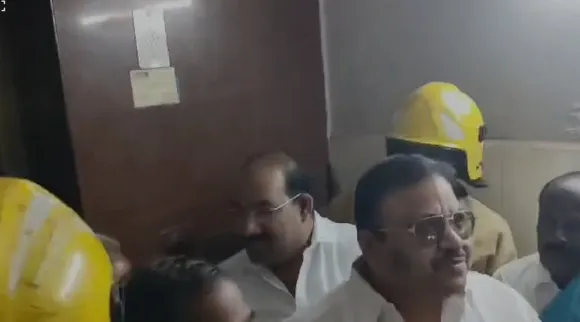 cuddalore congress mp vishnu pradad others trapped in lift at vadalur Tamil News