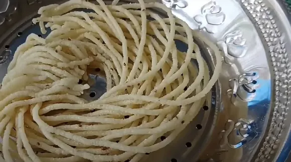 Rava murukku