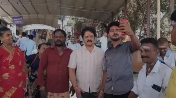 Karan Tamil Cinema actor coimbatore maruthamalai murugan temple Selfie with fans Tamil News