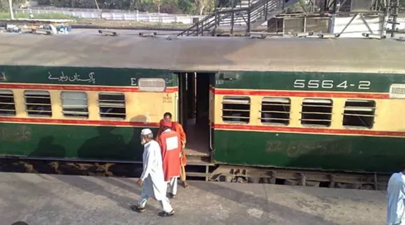 pakistan train