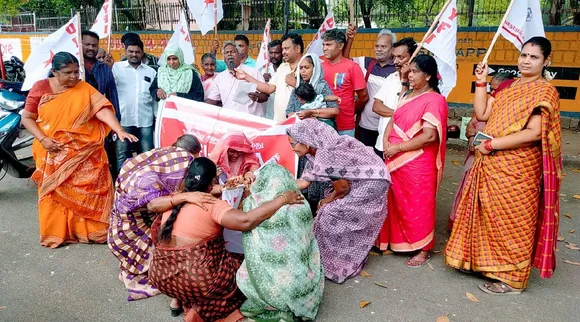 Trichy All India Democratic Womens Association and Democratic Youth Federation of India protest over Cooking Gas LPG Price Hike Tamil News