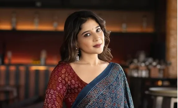 sakshi agarwal saree 