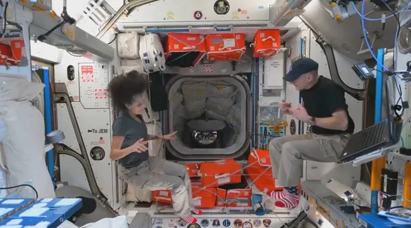 Sunita Williams and Don Petit's space dance