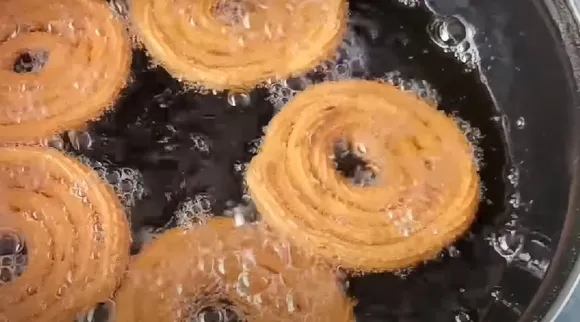 Tomato murukku
