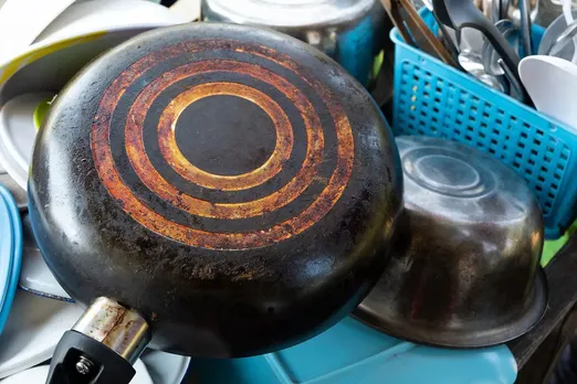 Kitchen utensil cleaning