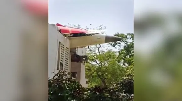 Boeing shares fall after Air India plane crashes minutes after takeoff in Ahmedabad Tamil News 