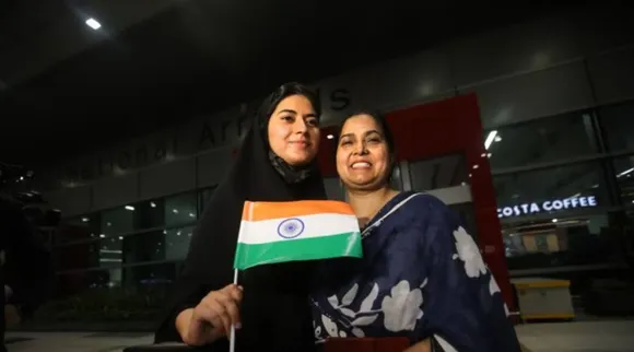 indians-land-in-delhi