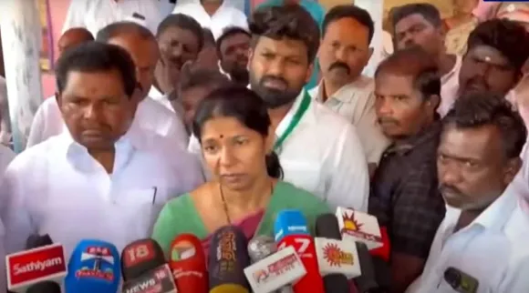 Kanimozhi MP meets kavin family