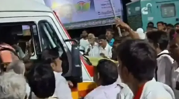 Trichy Thuraiyur case booked against AIADMK 14 cadres for allegedly obstructed 108 ambulance driver Edappadi  Palaniswami address Tamil News