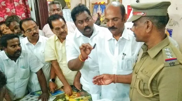 Puducherry Congress demands action for BJP officials hit Rahul Gandhi photo with sandals Tamil News