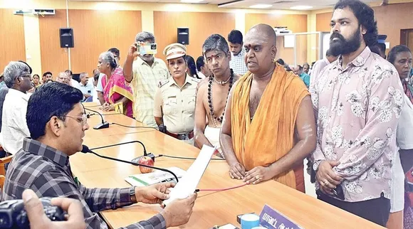 Tamburan petition to collector Madurai Atheenam should resign Tamil News