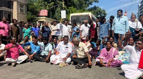 Trichy Young woman burned to death Relatives protest refuse to accept body Tamil News