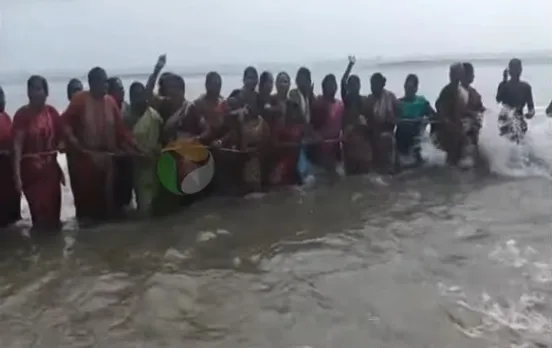 Chennai Marina sanitary workers protest Chennai Corporation Sanitary workers arrested