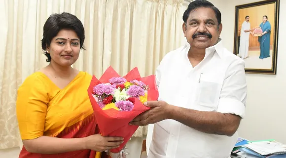 Gayathri Raghuram met EPS and joined AIADMK Tamil News 