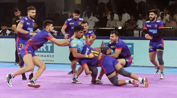 Dabang Delhi KC vs Bengal Warriors and Gujarat Giants vs Haryana Steelers PKL Season 10 match updates in tamil 