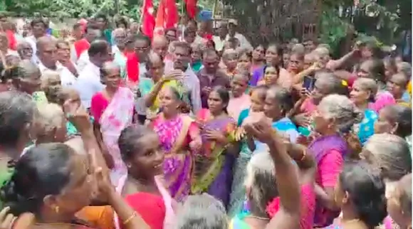 Pattukkottai Women stage protest over salary pending for  MGNREGS Work Tamil News 