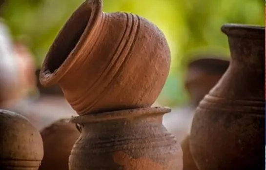 Earthen pot