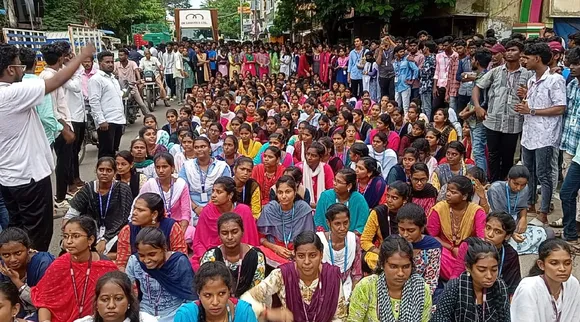Puducherry Govt College toilet ceiling collapses student injured protest Tamil News 