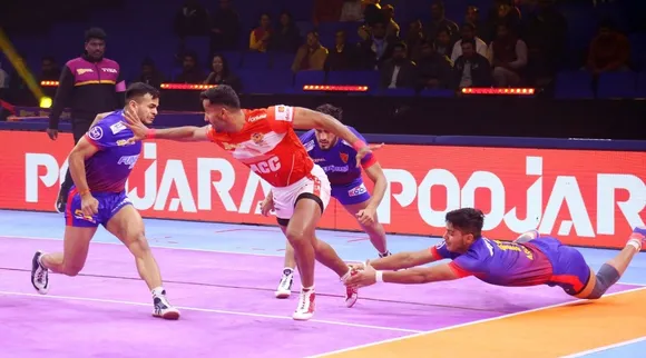 Dabang Delhi KC vs Gujarat Giants and Jaipur Pink Panthers vs Haryana Steelers Pro Kabaddi League Season 10 match updates in tamil   